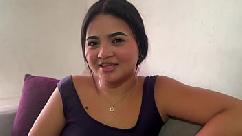 Minha meia-irmã está voltando de uma viagem depois de muito tempo sem vê-la gosto de como ela está agora