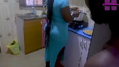 Enteado amante de sexo dá uma espiadinha antes de enfiar seu pau longo fundo na bucetinha gostosa e gozada da madrasta gordinha assista em 4k